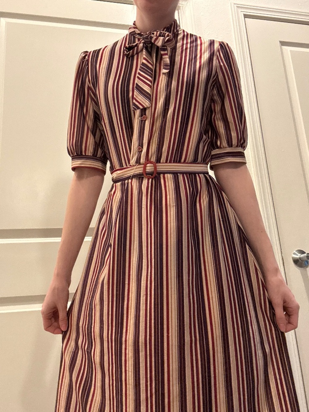 Stripe vintage dress with neck tie and belt